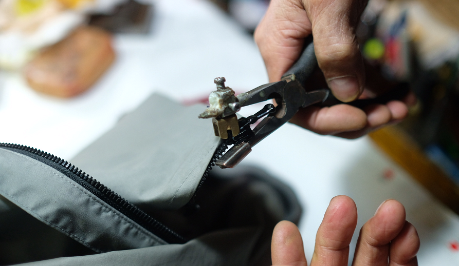 浙大毕业的工程师跑街头修拉链!lv,gucci国际大牌全拿下!