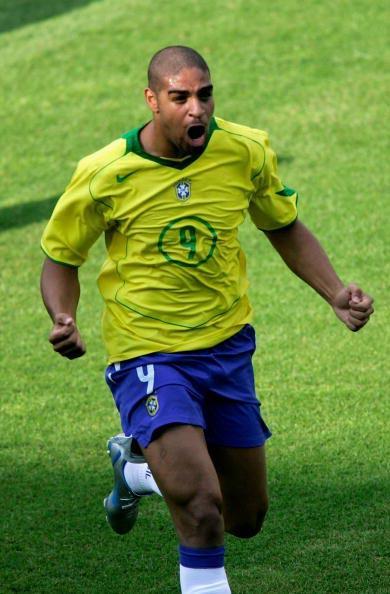 巴西足球天才阿德里亚诺,陨落速度之快令人吃惊,他现状如何?_腾讯网