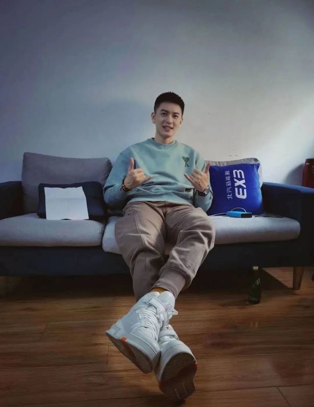 深挖|看了吐槽大会,才知道杨鸣这么帅!_腾讯新闻