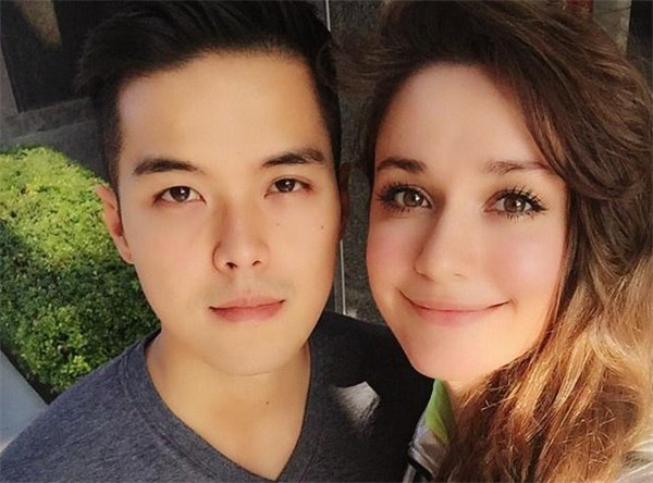 一亿中国人欢呼美女之国又一归化上一个入籍天使已生子