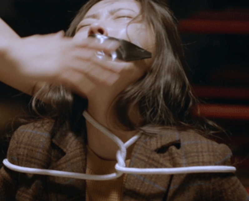 王艺瑾拍被绑戏嘴上胶布撕下时谁注意她脸部状态打脸半个偶像圈