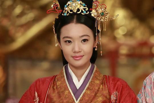 卫子夫失宠,卫青给她情敌送500斤黄金祝寿,却保住了卫家的富贵