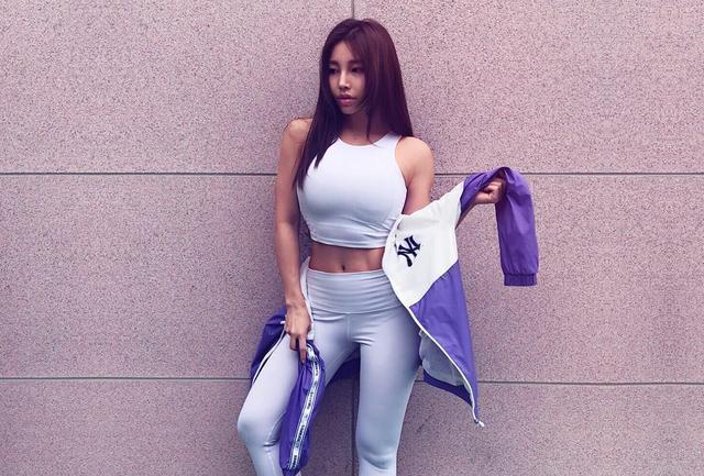 韩国美女达人健身10年完美身材惹人爱坦言是运动练出来的