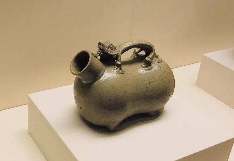 看见文物误作夜壶的宝物吴赤乌十四年款青釉虎子