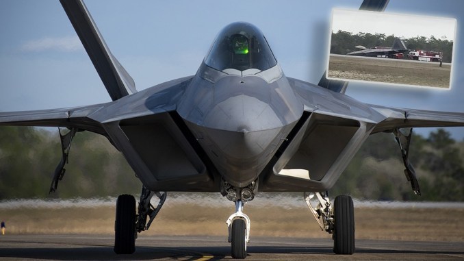 美军f22突发起落架失灵,机头蹭地迫降,美媒:希望别报废_腾讯新闻