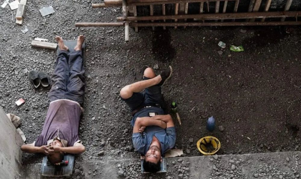 工地到处是高龄农民工为何少见年轻人原因太现实