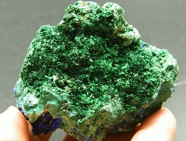 氯铜矿产于铜矿床的氧化带中,与孔雀石,赤铜矿等一起产出.