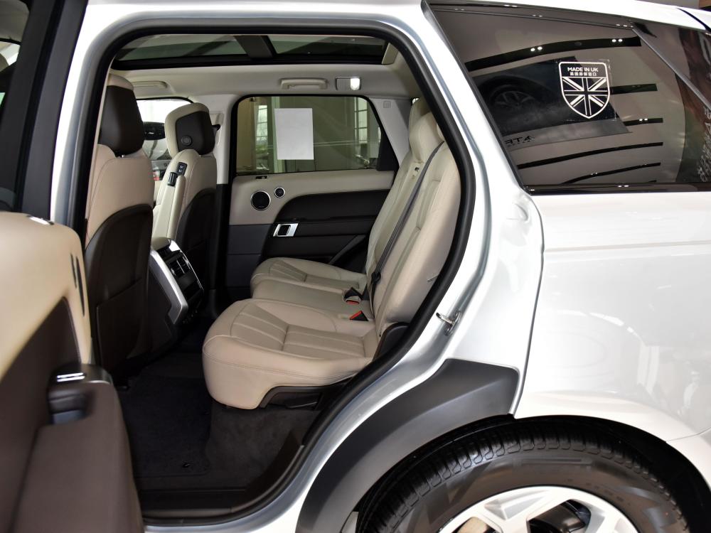 大空间够宽敞 小哥带你一起看路虎揽胜运动版新能源