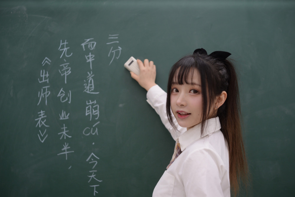 课堂成为漫展现场老师穿jk洛丽塔上课学生老师真好看