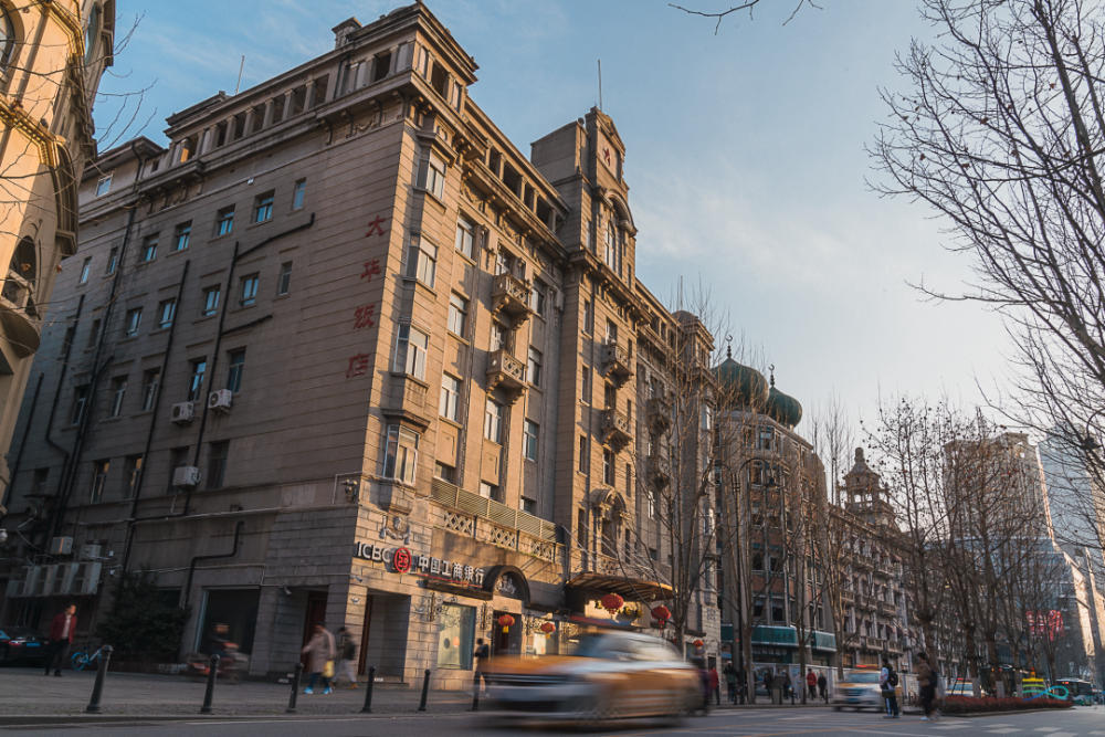 有着"20世纪建筑博物馆"之称的江汉路,见证了大汉口百年繁华历史,街道