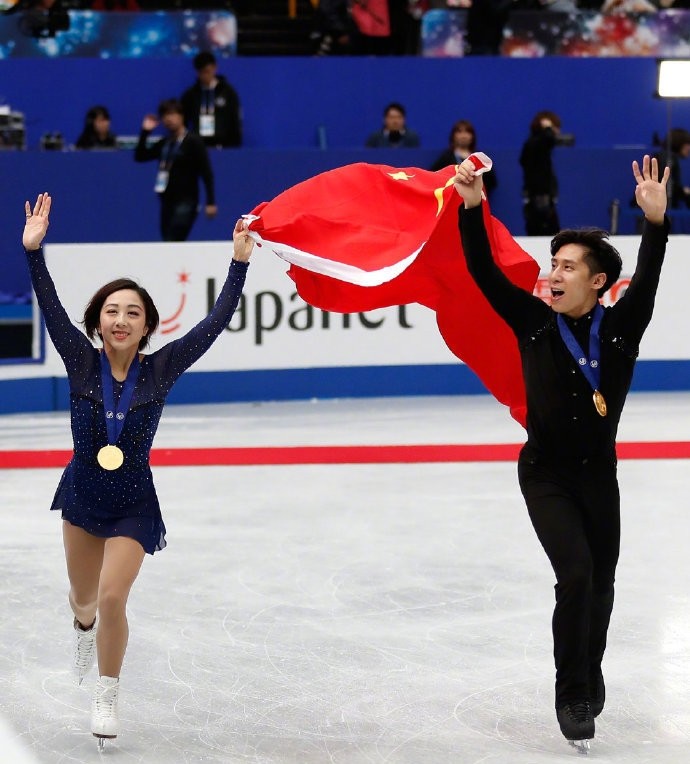 温哥华冬奥会花滑双人冠军申雪赵宏博,合作18年牵手步入婚姻殿堂_腾讯
