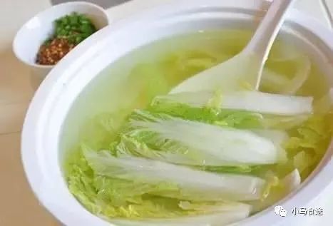 清汤白菜—看着寡淡确是寺院菜里比较有名的一道菜.