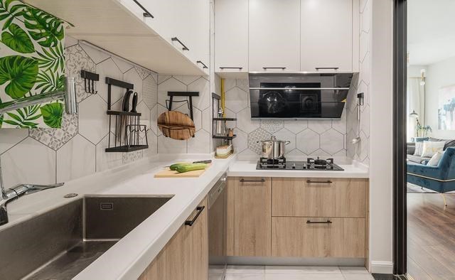 l型布局的厨房满足夫妻中餐制作和用具收纳的需求,清新的整体