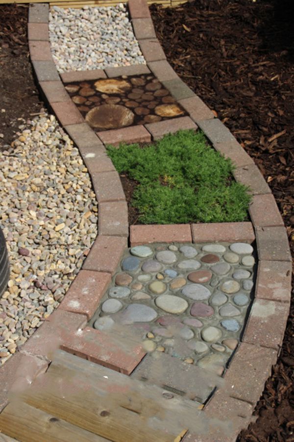 国外牛人闲不住,用50块红砖打框,拼出一条院子花路都说头次见_腾讯