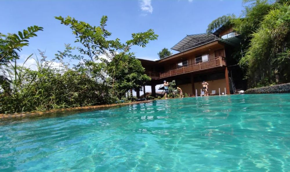 民宿在上林大明山花似锦,俱是看花人,马槽庄民宿处处是观景台