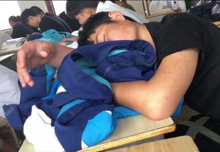 每天一到上课就打瞌睡正常吗?需要尽早重视!_腾讯新闻