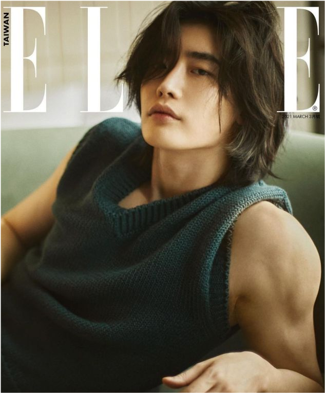 长发造型的文艺范李钟硕