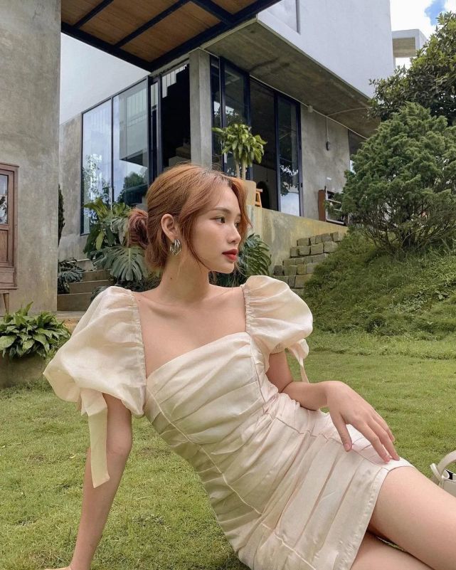 那接下来我们就一起看看如何才能穿出越南小姐姐的甜辣风格吧