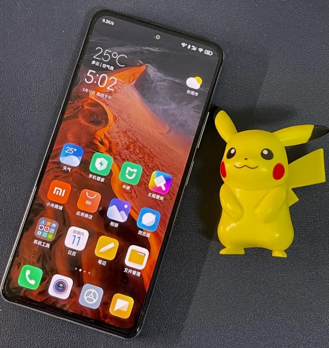 这块屏幕同价位的确很不错,真彩显示,120hz高刷,三星e4,360hz触控