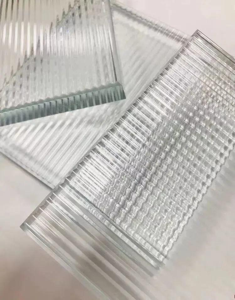 超白玻璃:超白玻璃在视觉上会更为舒适,从各种角度看过去都没有杂色