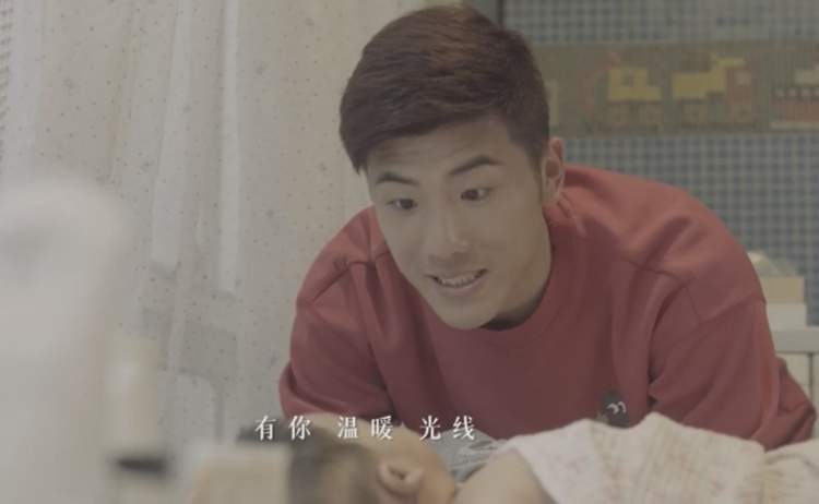 这首《谢谢,陪伴》,李圣龙不仅仅是写给一年前刚刚结婚的妻子,以及三