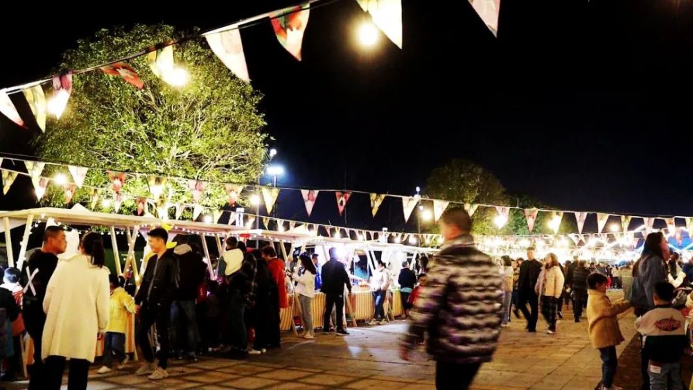 热闹非凡的罗文夜市