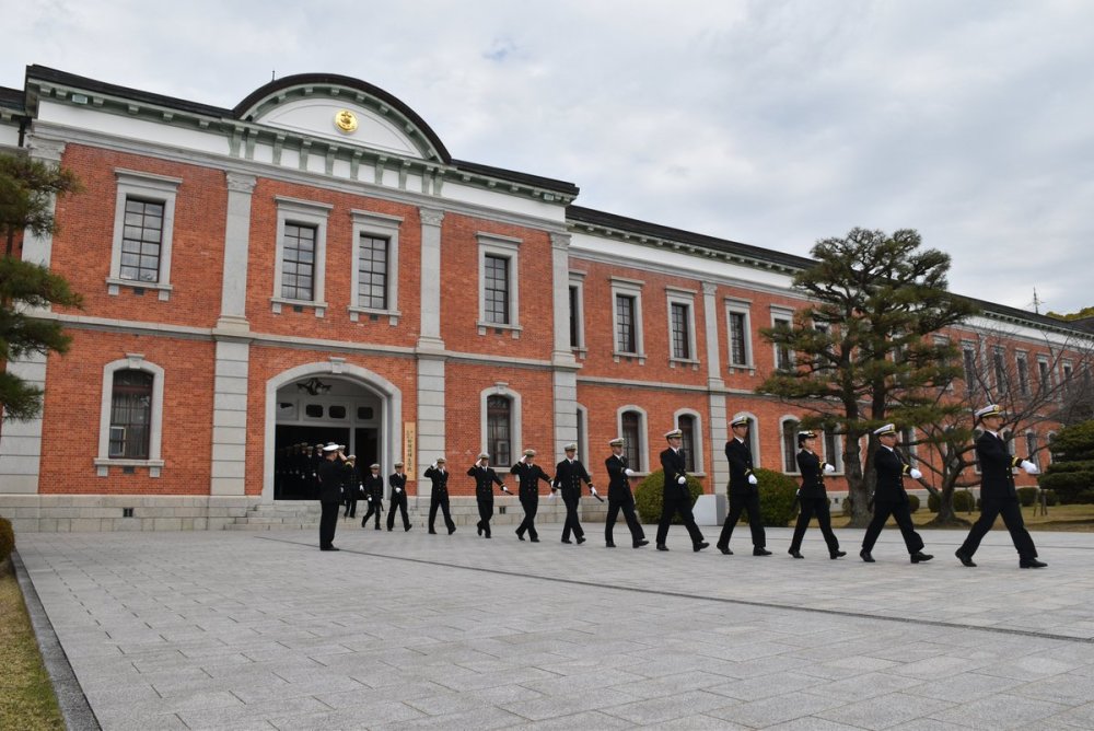 图片:江田岛海自干部候补生学校三所学校中,江田岛的海军兵学校是旧