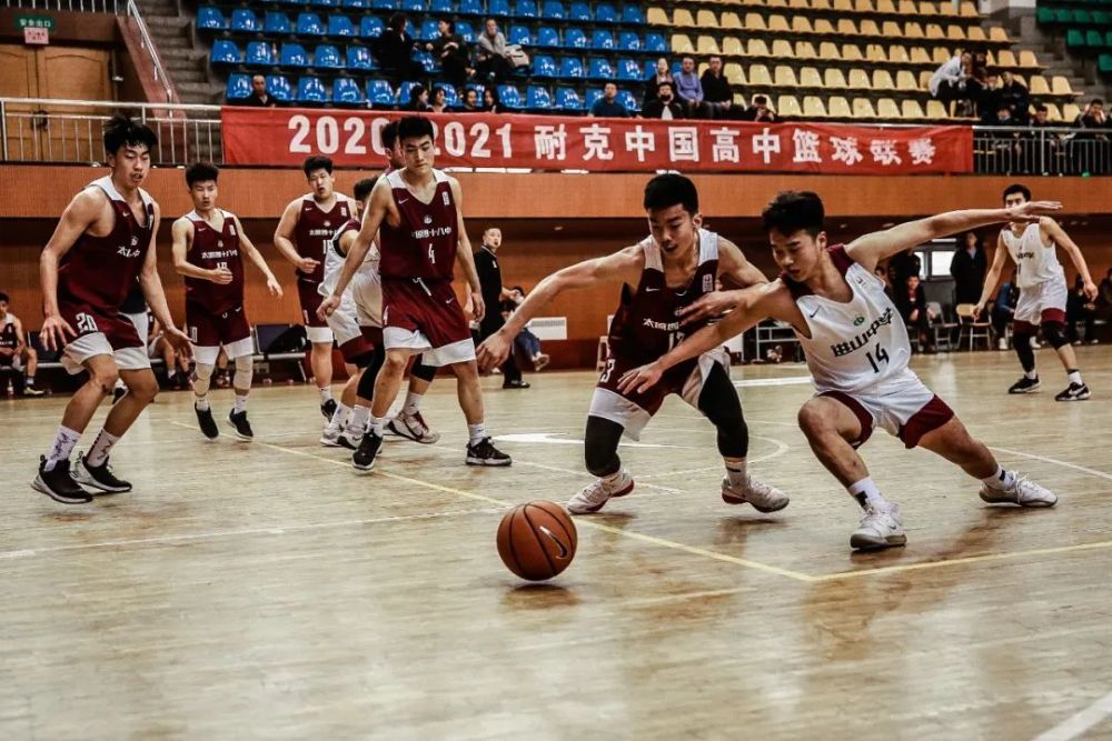 球队对阵临汾第一实验和晋华中学两场比赛,均凭借球员的出色发挥大胜