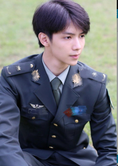 青3最强初c来了看罗一舟军艺中戏旧照难怪说他根正苗红