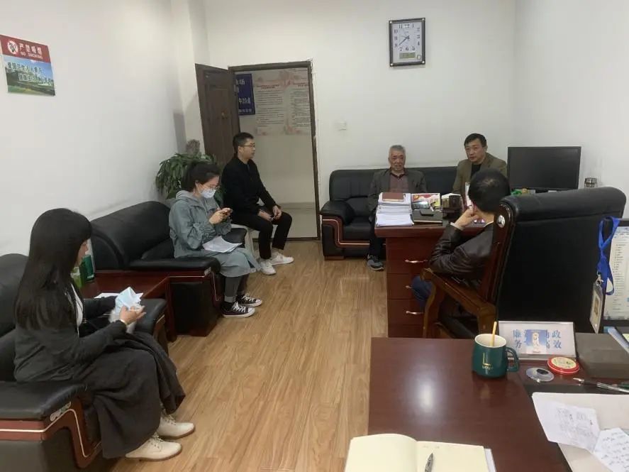 大面街道吴岳明一行督导陵川社区居民委员