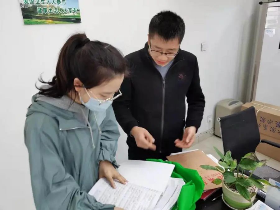 大面街道吴岳明一行督导陵川社区居民委员