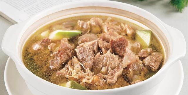 炖牛肉很简单,试试这3个小技巧,牛肉鲜嫩入味,还能快速炖烂!