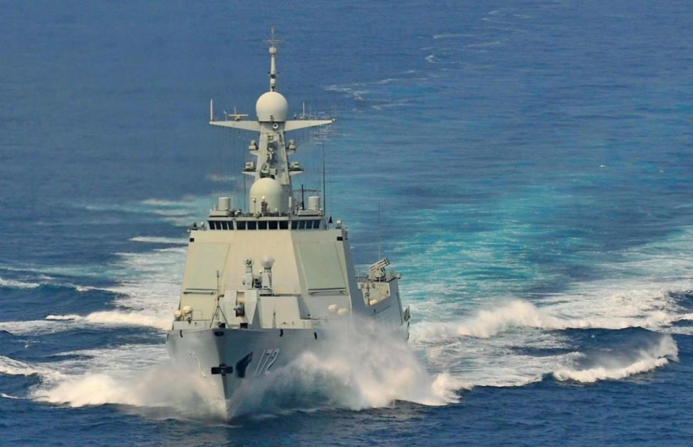 第2艘055大驱拉萨舰正式服役,造多少艘才能满足海军需求?_腾讯新闻