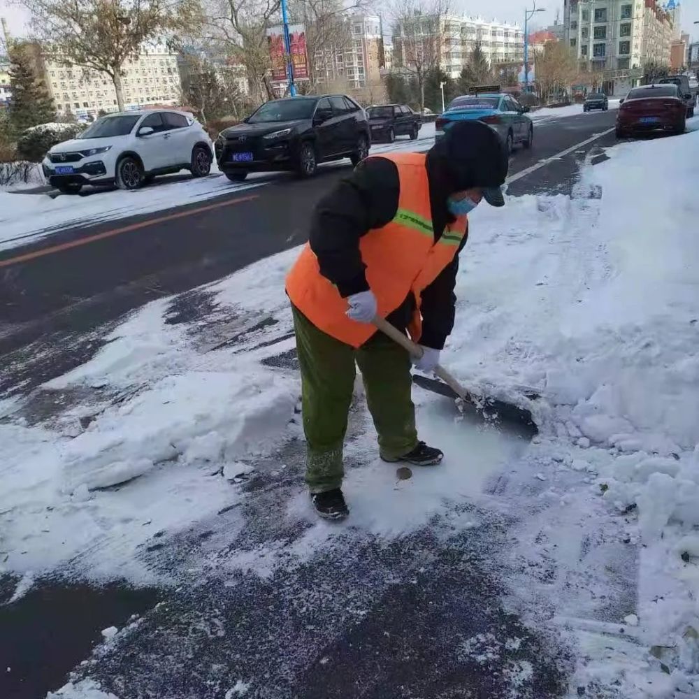 关注 高吹雪 天气后他们是最早上岗的人 腾讯新闻