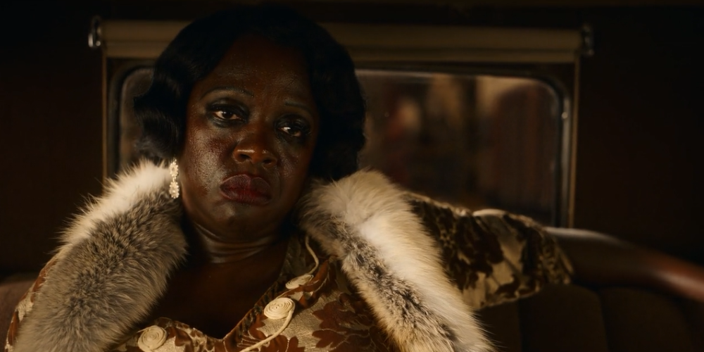 顶着黑豹遗作,是《21座桥》分票房,还是《蓝调天后》能拿奖?