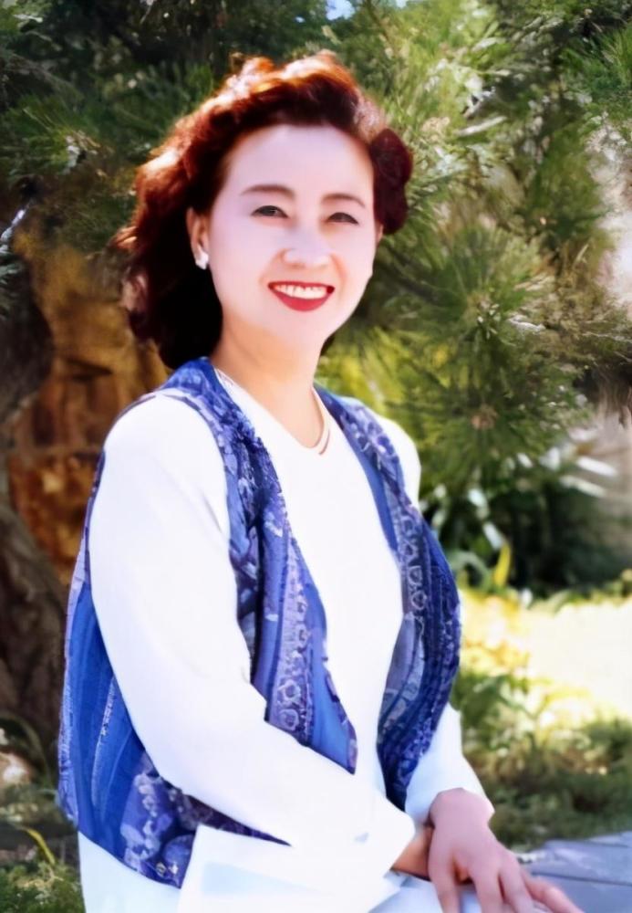 央视主持人沈旭华,意外推错门走上不归路,生命定格在了33岁_腾讯新闻