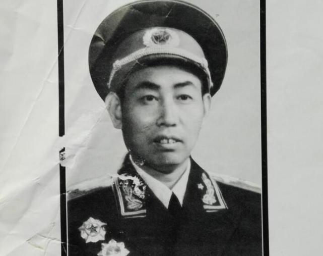 八路军一个旅,政委是少将,副旅长是中将,旅长是大校