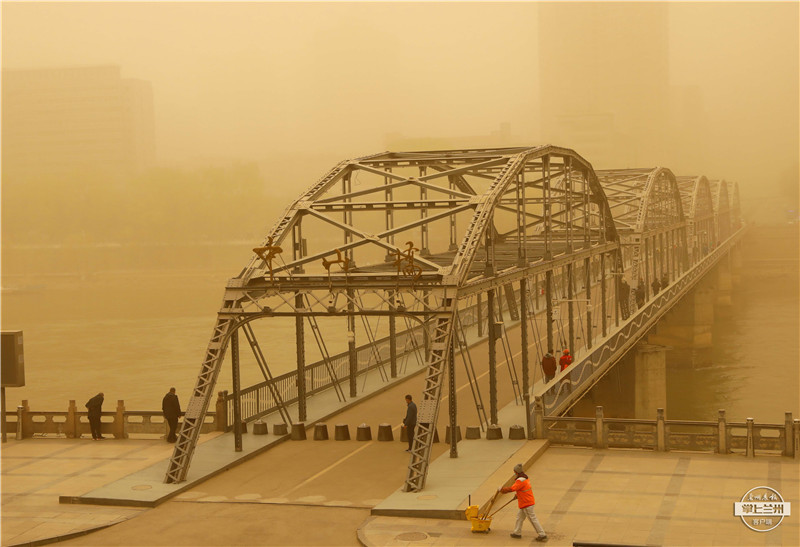 河西11地出现沙尘暴预计17日夜间兰州市沙尘天气将有所减弱