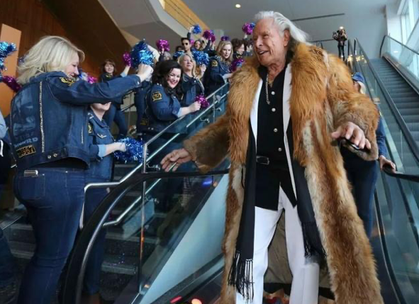 高压氧舱|27岁富豪年入5亿，为求不老，花400万买高压氧舱