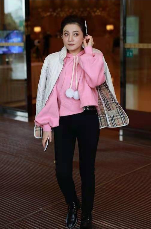 打开腾讯新闻,查看更多图片 >金铭因为身高局限,所以很多时候,衣服