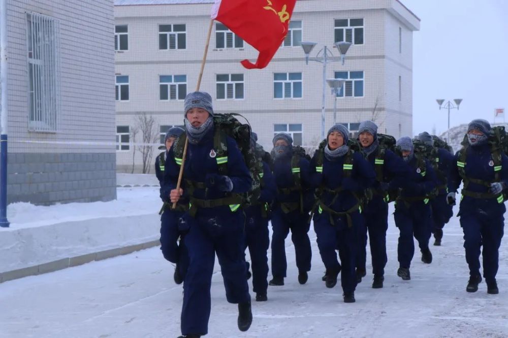 宝剑锋从磨砺出,梅花香自苦寒来.