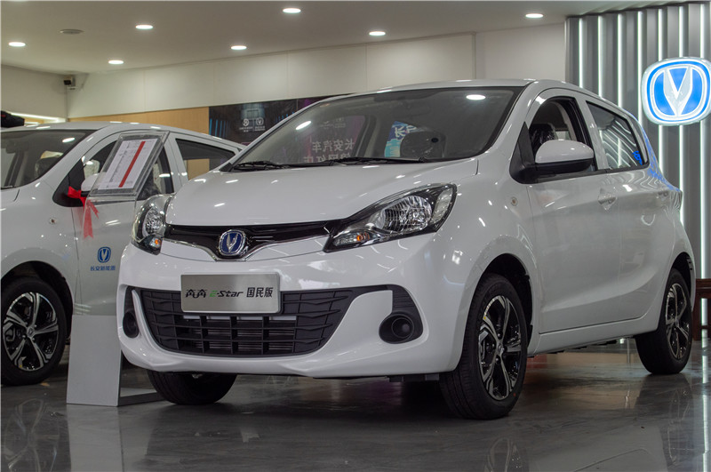 城市代步利器 奔奔e-star国民版到店实拍_腾讯新闻