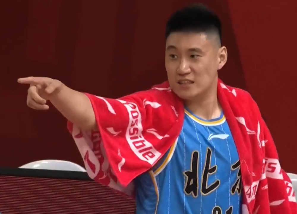 约架?北京队常林违体 技术犯规被罚出场,下场时大喊:门口等你