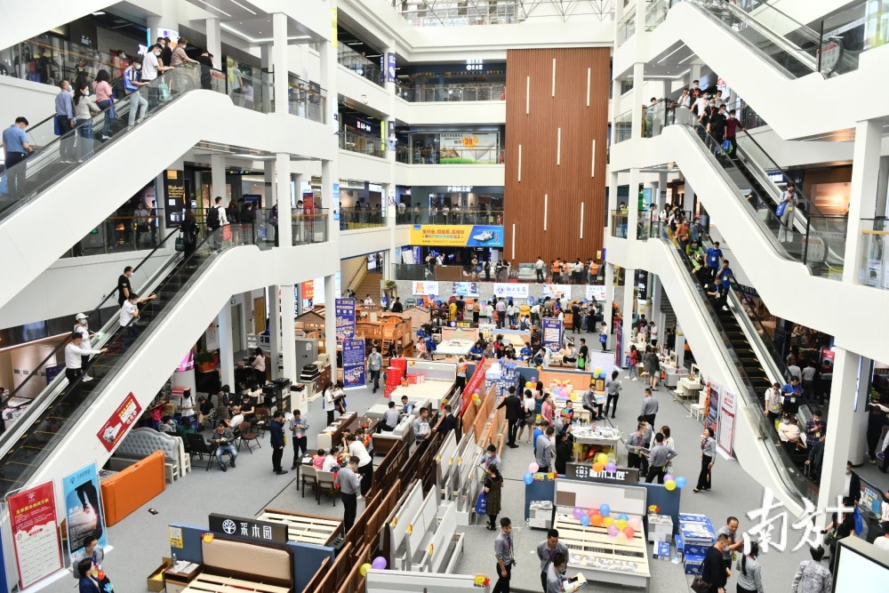 第40届国际龙家具展览会现场.