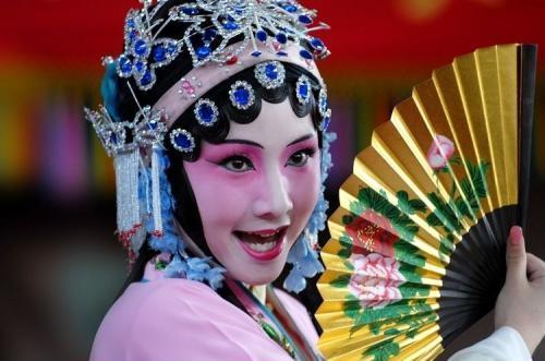 杜月笙曾施计睡了母女三人,明媒正娶了大女儿,她提