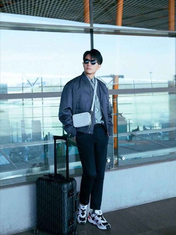 黄轩自小父母离异3年内痛失3位至亲破碎的亲情让我恐婚