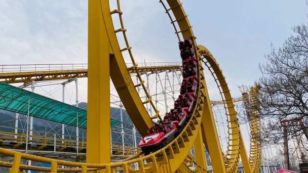 这里面的四环过山车更是并称为"过山车王中王",其整个过山车轨道长达