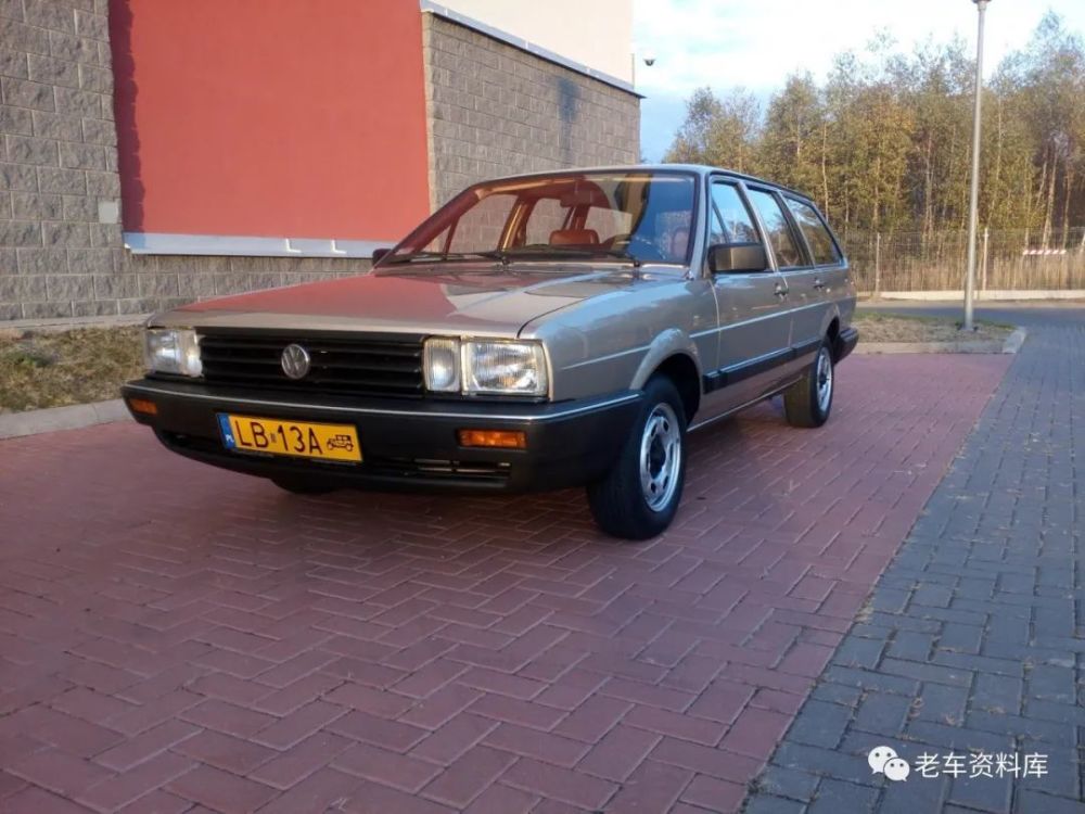 上海大众公司生产的中国版桑塔纳旅行车都配有转速表,这辆车转速表的