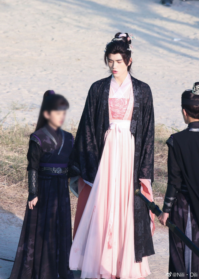 皓衣行将师昧改成女子想复制花九卿的成功可惜这是耽改剧