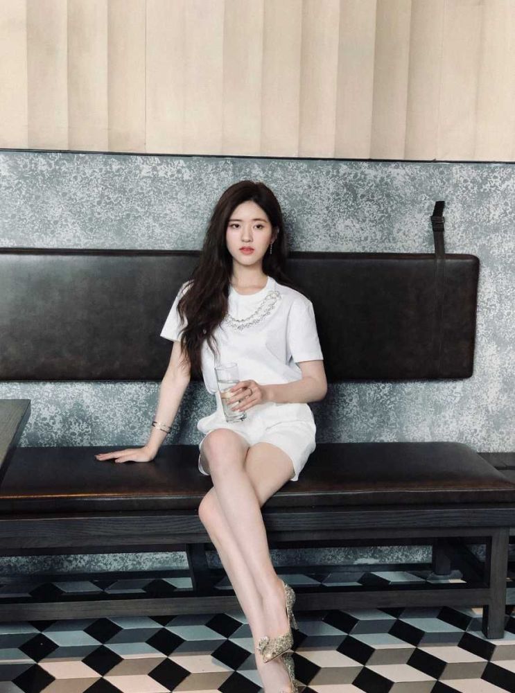 赵露思太完美了时尚穿搭显身材